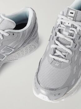 New Balance: Серые кроссовки 