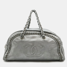 Chanel: Серебристая сумка 