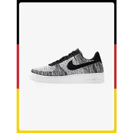 Nike: Серые кроссовки 