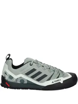 adidas: Зелёные кроссовки  Terrex Swift
