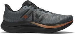 New Balance: Чёрные кроссовки  FuelCell