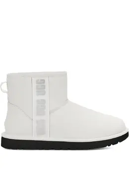 UGG: Белые ботинки  Classic Mini