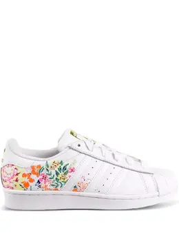 adidas: Белые кроссовки  Superstar