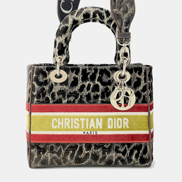 Dior: Светлая сумка 