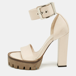 Alexander McQueen: Светлые сандалии 