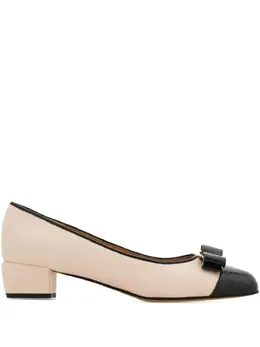 Ferragamo: Бежевые туфли  Vara