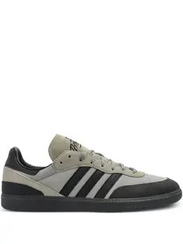 adidas: Светлые кроссовки  X