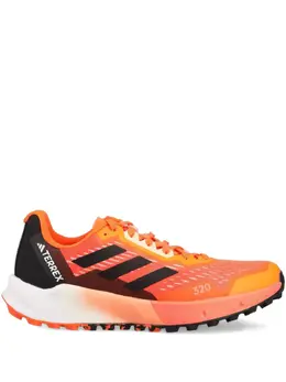 adidas: Оранжевые кроссовки  Terrex