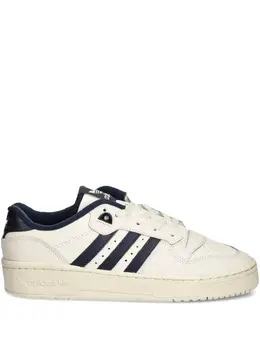 adidas: Белые кроссовки  Rivalry