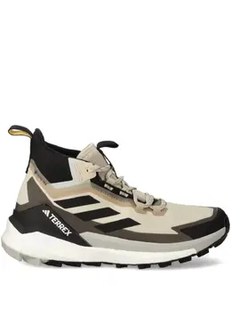 adidas: Светлые кроссовки 
