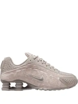 Nike: Светлые кроссовки  Shox R4