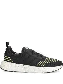 adidas: Чёрные кроссовки  Swift Run