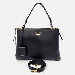 Prada: Чёрная сумка через плечо 