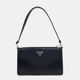 Prada: Чёрная сумка 