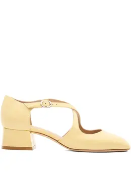 Stuart Weitzman: Светлые туфли 