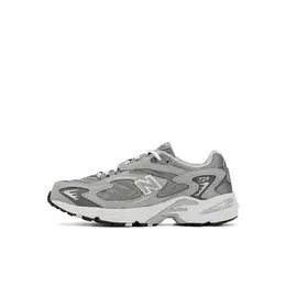 New Balance: Серые кеды  725
