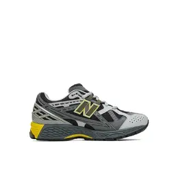 New Balance: Серые кеды 
