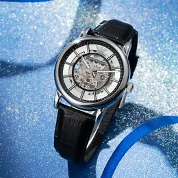 EMPORIO ARMANI: Часы 
