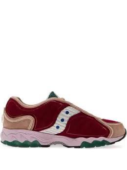 Saucony: Бордовые кроссовки 