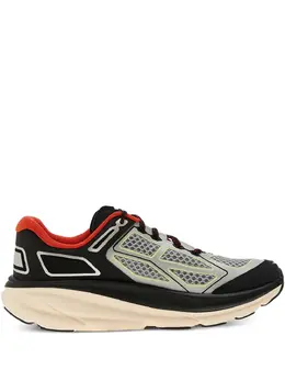HOKA: Чёрные кроссовки 