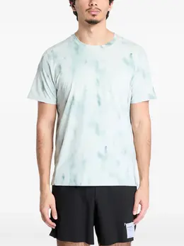 Under Armour: Светлая футболка 