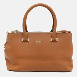 Dkny: Коричневая сумка  Bryant Sutton