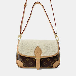 Louis Vuitton: Коричневая сумка 