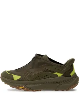 HOKA: Тёмные кроссовки 