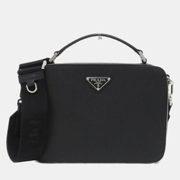Prada: Чёрная сумка 