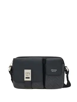 Ferragamo: Чёрная сумка 