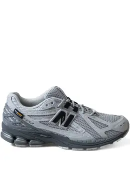 New Balance: Светлые кроссовки 