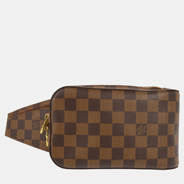 Louis Vuitton: Коричневая сумка 