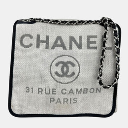 Chanel: Светлая сумка 
