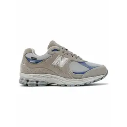 New Balance: Серые кроссовки  2002R