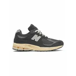 New Balance: Чёрные кроссовки  2002R