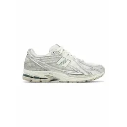 New Balance: Зелёные кроссовки 