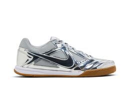 Nike: Серебристые кроссовки 