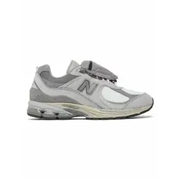 New Balance: Серые кроссовки  2002R