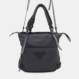 Prada: Чёрная сумка 