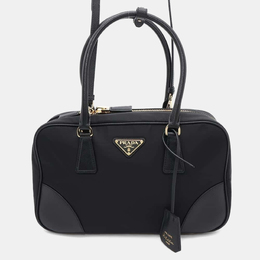 Prada: Чёрная сумка 