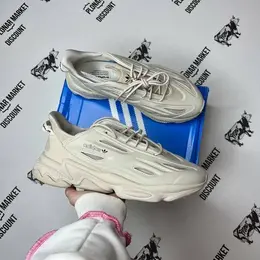 adidas: Бежевые кроссовки  Ozweego Celox