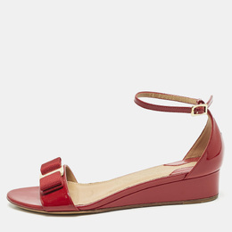 Salvatore Ferragamo: Красные сандалии  Vara Bow