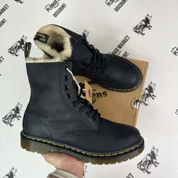 Dr. Martens: Чёрные ботинки  1460