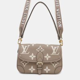Louis Vuitton: Бежевая сумка 