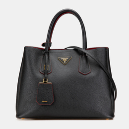 Prada: Чёрная сумка 