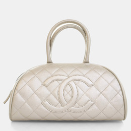 Chanel: Серебристая сумка 