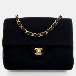 Chanel: Чёрная сумка 