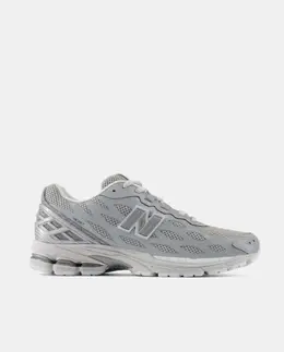 New Balance: Серебристые кроссовки 