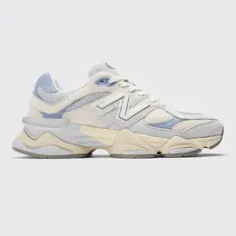 New Balance: Бежевые кроссовки 
