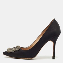 Manolo Blahnik: Чёрные туфли  Hangisi